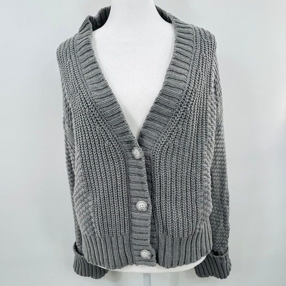 Abercrombie & Fitch Gray Chunky Knit Cropped Cardigan V Neck Button Sweater - Picture 3 of 12